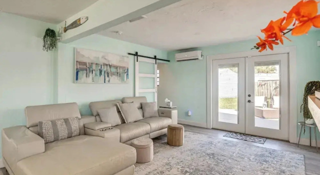 Walk to Ocean! Home w/ Large Yard in Ormond Beach, Book Feriehus Villaer i Florida, Villa
