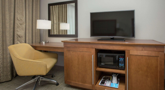 Hampton Inn & Suites Knoxville Papermill Drive