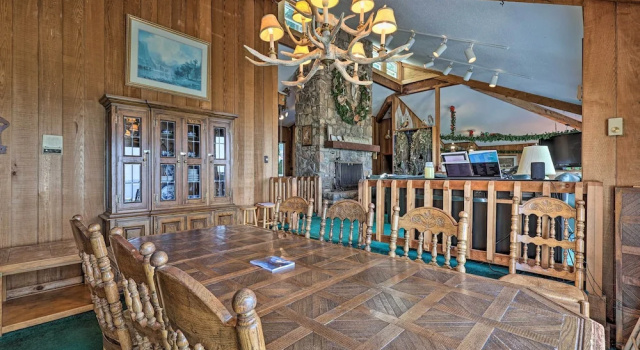 Коттедж с 4 комнатами с балконом Retro Beech Mountain Home - 2 Mi to Skiing!