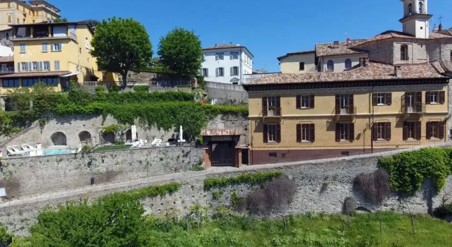 Villa del Borgo, Book Villa Canelli Piedmont