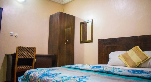 Полулюкс Golden Destiny Hotel Limited