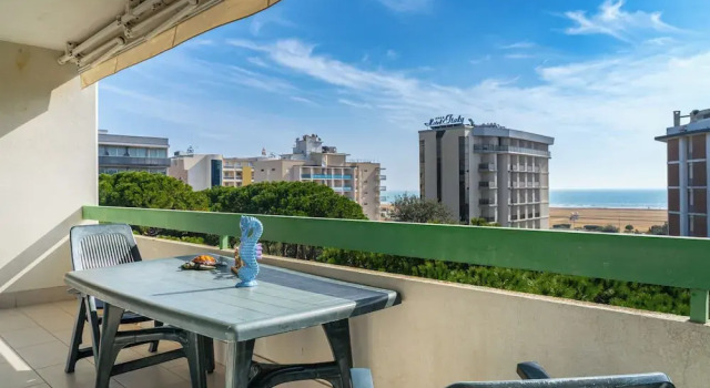 Enjoy the sea View From our Spacious Balcony, Prenota Appartamento Hotel a Veneto con parcheggio, Parcheggio