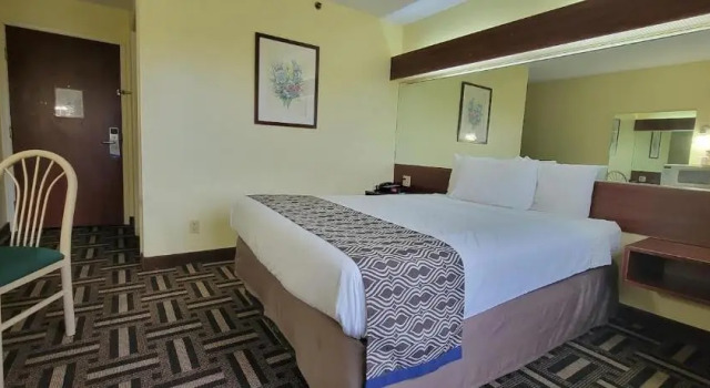 Люкс Microtel Inn & Suites by Wyndham Tulsa/Rt 66 Near Casino
