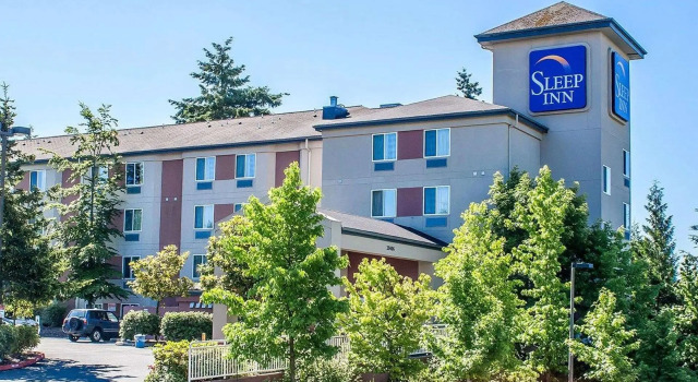 Кровать в общем номере Sleep Inn Sea Tac Airport