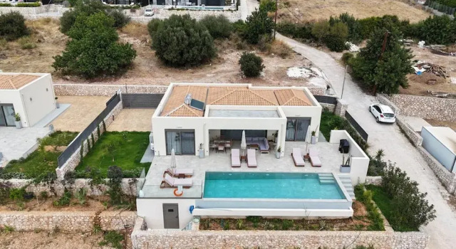Luxurious Villa Retreat in Lourdata, Забронировать Вилла Коттеджи Лурдата, Коттедж