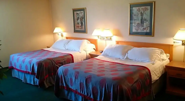 Четырёхместный номер Deluxe Tamarack Motor Inn