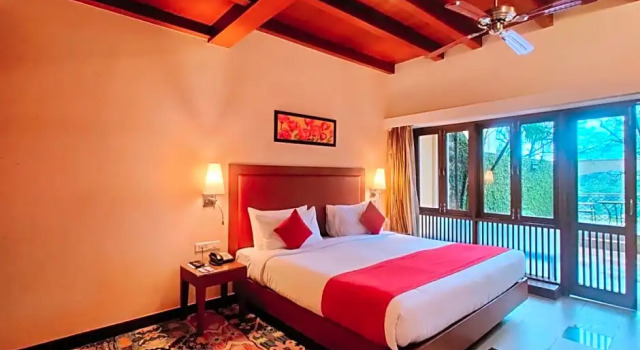 Полулюкс Fariyas Resort Lonavala