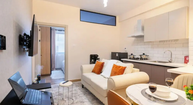 BMJ sleek homes, Book Bed and Breakfast Hotels in Nairobi with a Pool, Swimming Pool