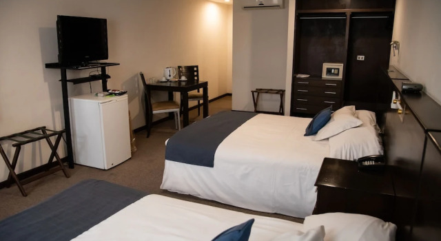 Двухместный номер Deluxe AVANTI HOTEL & CONVENTION CENTER