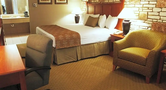 Двухместный номер Standard с видом на бассейн Inn of the Hills Hotel and Conference Center