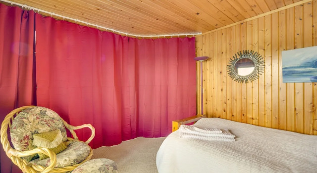 Коттедж Lakefront Chetek Vacation Rental w/ Private Dock!