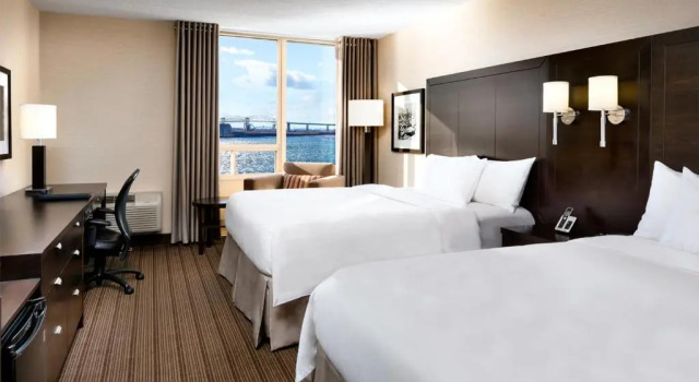 Четырёхместный номер Standard Delta Hotels by Marriott Sault Ste. Marie Waterfront