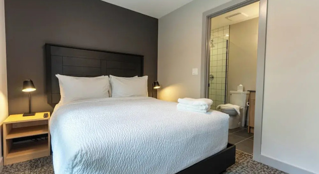 Люкс с 5 комнатами Basecamp Suites Revelstoke