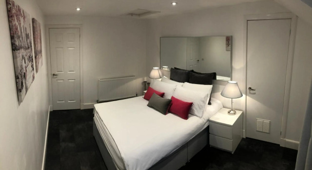 L&H Apartments, Забронировать Апартаменты/квартира Отели Инвернесс с парковкой, рядом с Природный заповедник Меркинч, Парковка