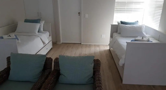 Коттедж 99 Beachyhead Drive, Plett
