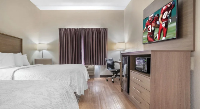 Четырёхместный номер Deluxe Red Roof Inn PLUS & Suites Vicksburg
