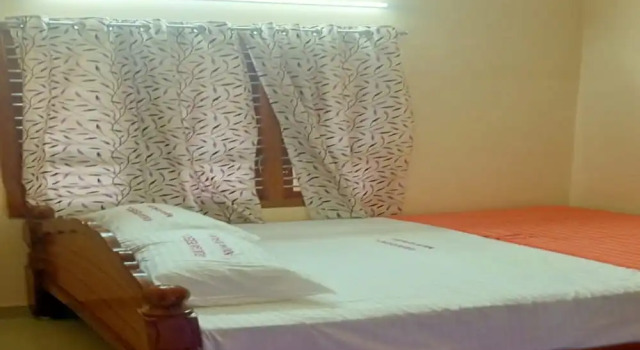 Апартаменты Deluxe Arumugam AC Residency