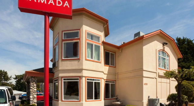Двухместный люкс c 1 комнатой Ramada by Wyndham SeaTac Airport North