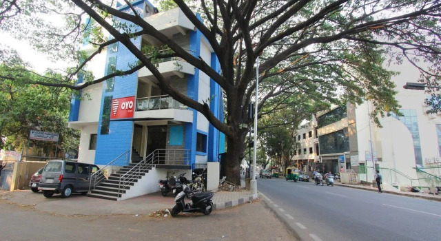 OYO 8884 The City Living