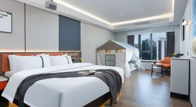 Тент Impression Light Luxury Hotel (Changsha South High-speed Railway Station)