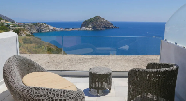 Четырёхместный семейный номер Standard с частичным видом на море Hotel Torre SantAngelo