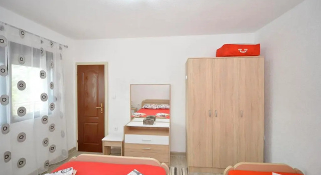 Apartment Gara, Book Lejlighed Hoteller i Kotor Riviera med parkering, Parkering