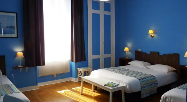 Четырёхместный номер Standard Logis Hôtel Le Cygne