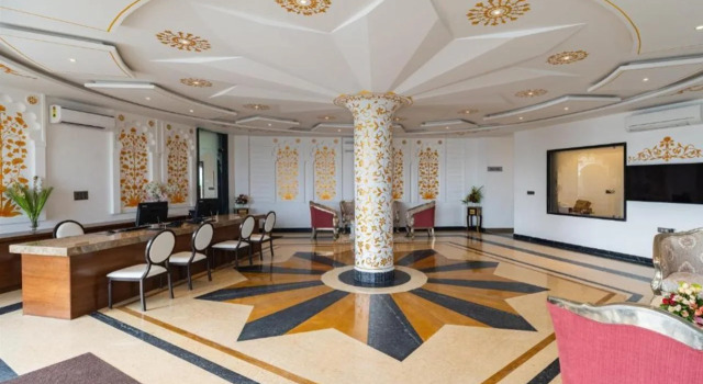 Traavista Aravali Mahal - Luxury Lake View Heritage Resort in Udaipur, Забронировать Отель Отели штата Раджастхана с парковкой, Парковка