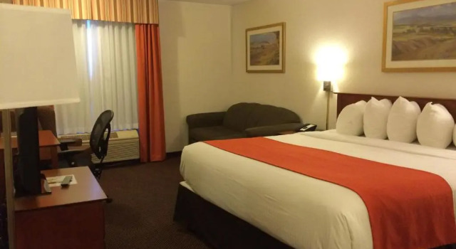 Номер Standard Super 8 by Wyndham Drayton Valley
