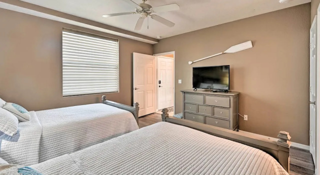 Апартаменты Marco Island Condo w/ Shared Pool & Hot Tub!