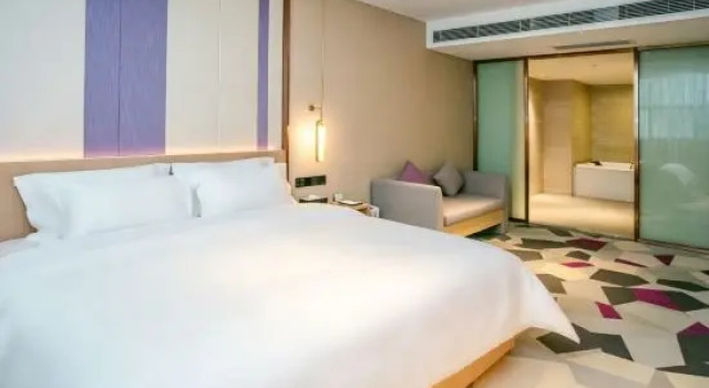 Люкс Deluxe Lavande Hotel (Huizhou Shimao Center East Shuidong Street Branch)