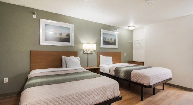 Четырёхместный номер Standard Suburban Studios Durham-Raleigh