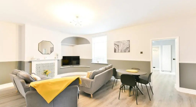 Апартаменты 4 Bedroom, 2 Bathroom House - Free Parking