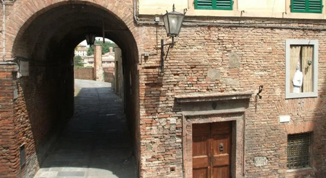 B&B San Francesco, Забронировать Отель «постель и завтрак» Сиена Siena Area, рядом с Национальный музей этрусской археологии