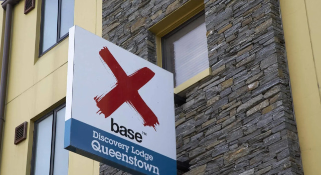 Base Queenstown, Забронировать Отель Куинстаун 