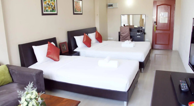 Centric Place Hotel