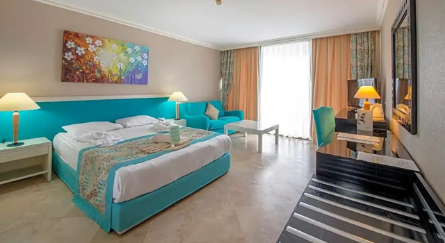 Трёхместный номер Standard с видом на окрестности Sunrise Queen Luxury Hotel