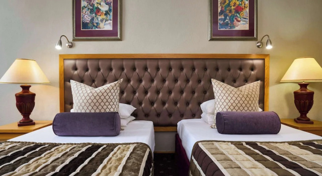 Classic Kahden hengen huone näköala uima-altaalle Mövenpick Hotel Windhoek