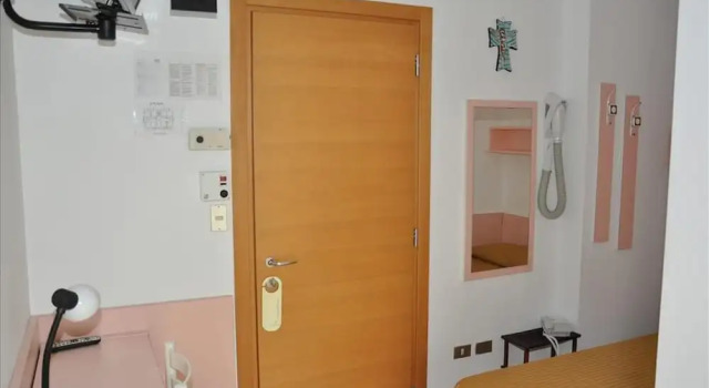 Одноместный номер Standard с балконом Hotel Plaza