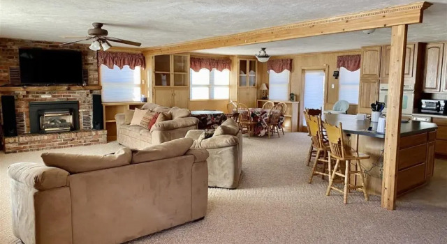 Dog Friendly Elk Ridge with Hot Tub by AAA Red Lodge Rentals, Book Hotel Hoteller i Red Lodge med parkering, Parkering