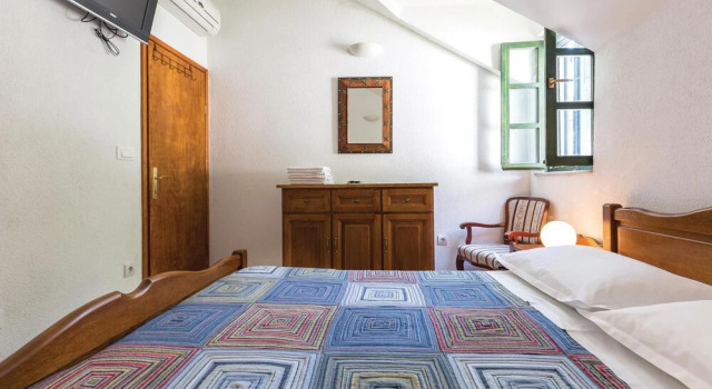 Beautiful Home in Baska Voda with Hot Tub & 3 Bedrooms