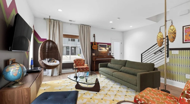Коттедж That 70s Show by Avantstay Skyline Views + Rooftop Hot Tub + Bumper Pool Mins to Broadway + Nissan Stadium + Germantown