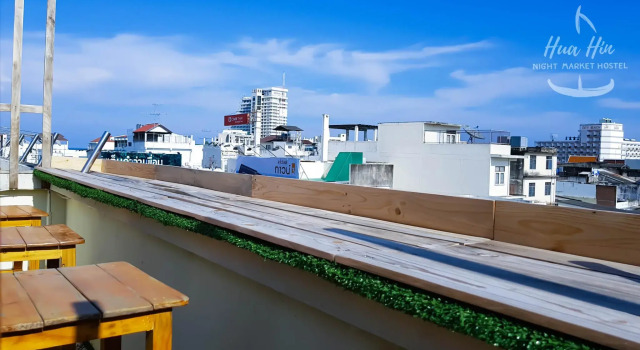 Кровать в общем номере HuaHin Night Market Hostel