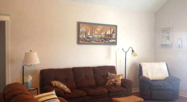 Flower Pot 3 Bedroom Home, Rezerwuj Dom wakacyjny Hotele w Bolivar Peninsula z parkingiem, Parking