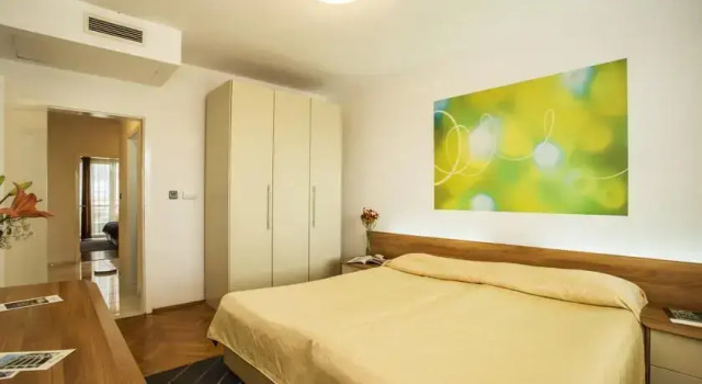 Luxus Apartments Europe, Varaa Huoneisto Sofia Vitosha, lähellä NFC Universiada