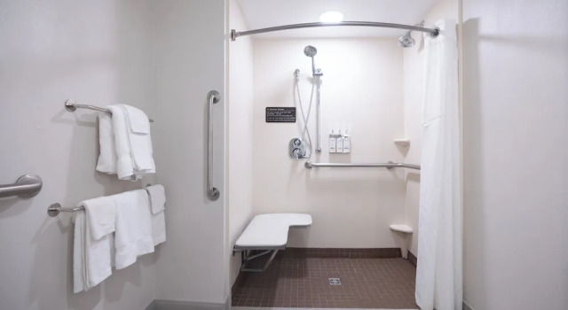 Четырёхместный номер Standard Holiday Inn Express Hotel & Suites Frackville by IHG