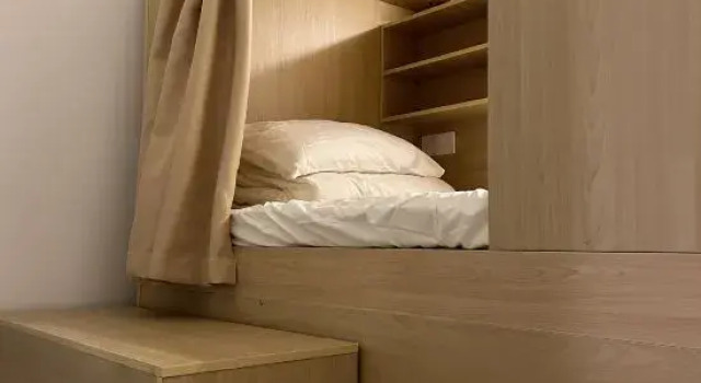 Кровать в общем номере (женский номер) Wash and sleep in the youth hostel