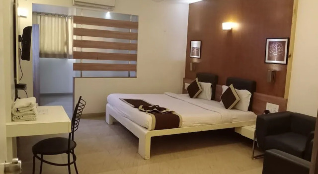 Hotel Platinum, Buchen Sie Hotel Junagadm Gujarat