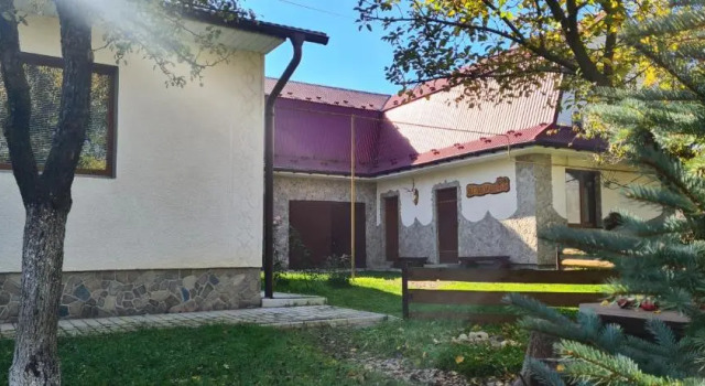 Usadba Okhotnichiy Dvor, Prenota Casa vacanze Hotel a Ivano-Frankovsk con parcheggio, Parcheggio