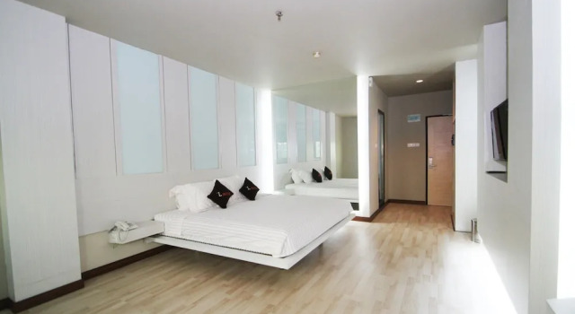 Полулюкс The L Hotel Entertainment